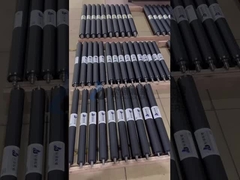 Powierzchnia gumowego rolka do druku jest gładka, odporna na zużycie i ma długą żywotność