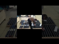 Powierzchnia gumowego rolka do druku jest gładka, odporna na zużycie i ma długą żywotność